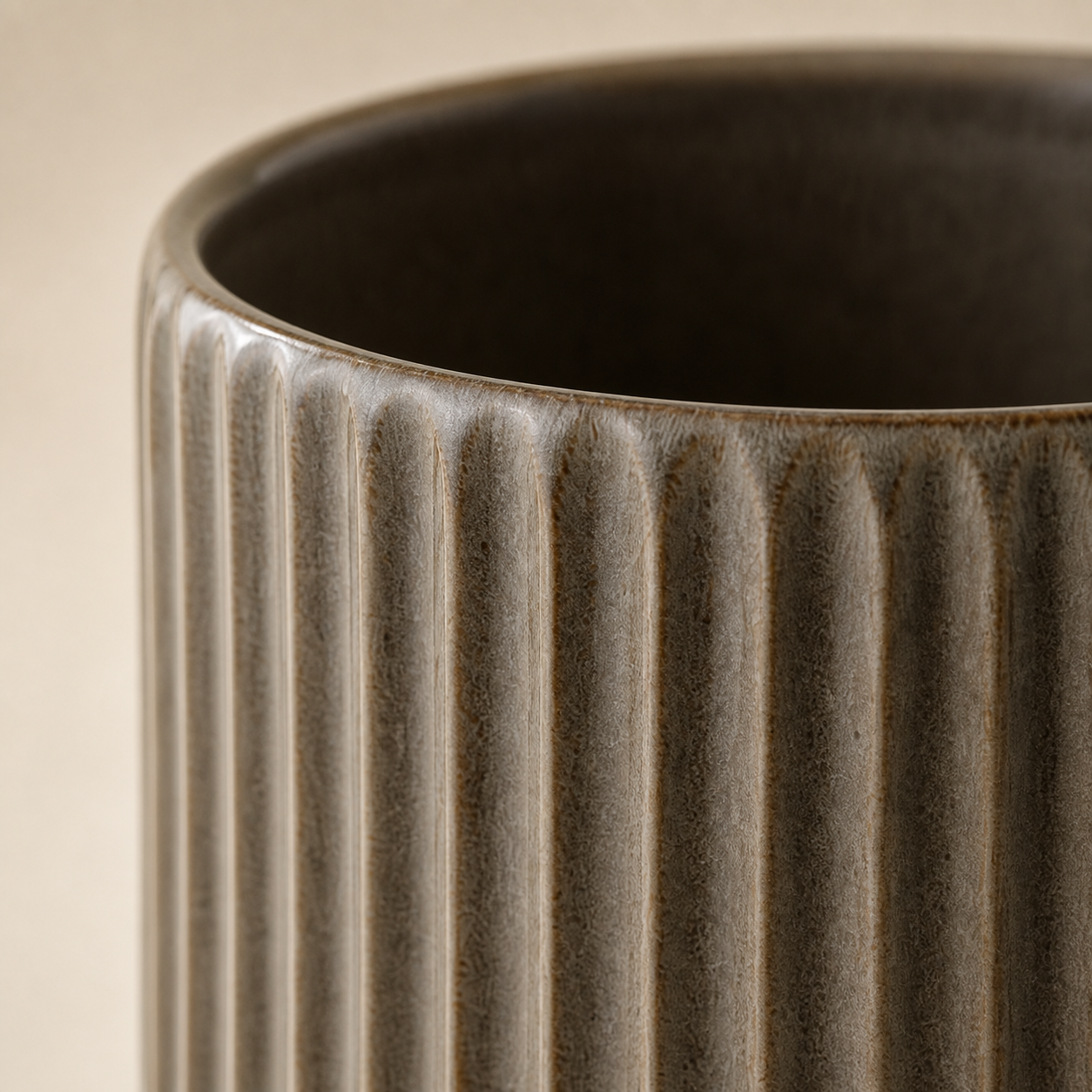 Ribbed stoneware detail of Ridge Cachepot 15